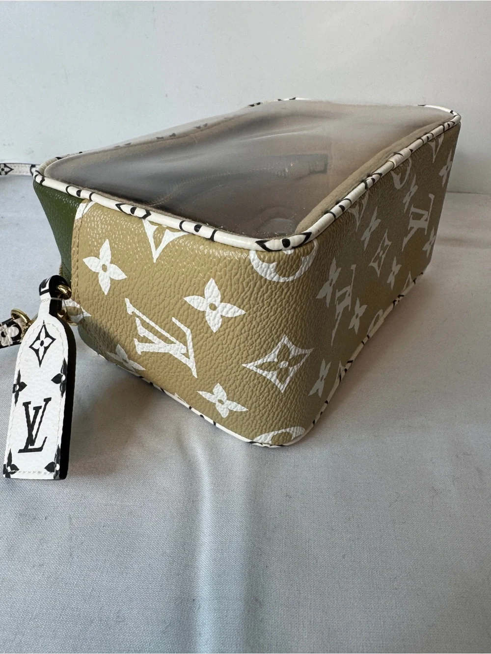 Louis Vuitton Olive Green and White Clear Crossbody Beach Pouch with Monogram - Picture 3 of 10